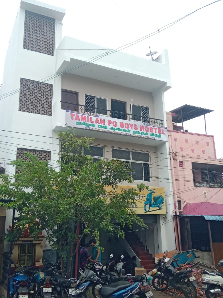 Comfortable stay rooms designed for students and working men at Tamilan PG